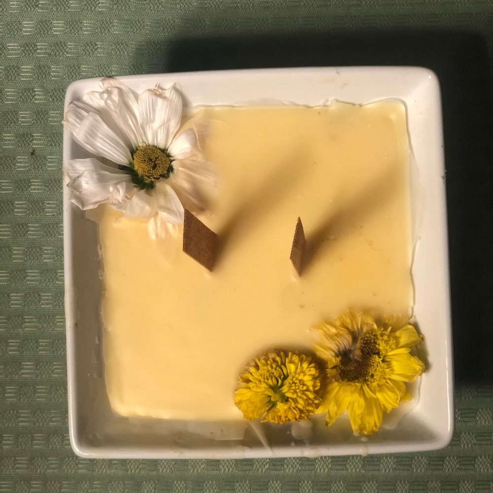 Spring minimalist handmade candle